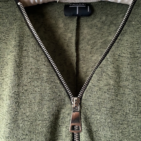 Tahari zippered top - Picture 2 of 3